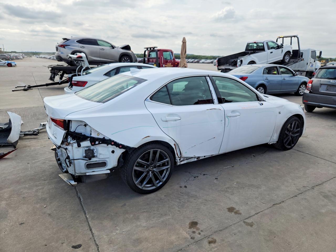 2019 Lexus Is 300 - Image 3