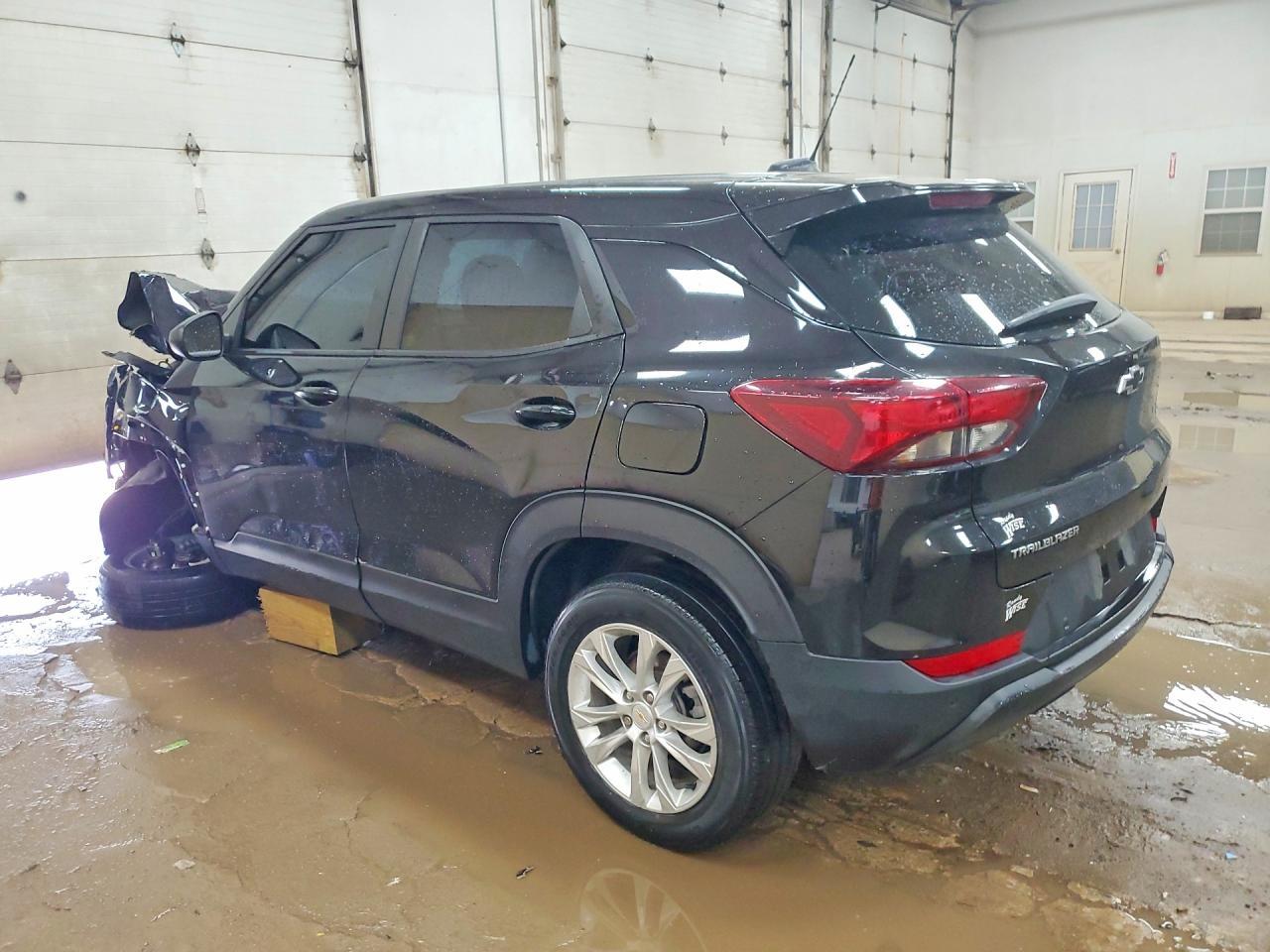 2021 Chevrolet Trailblazer Ls - Image 2