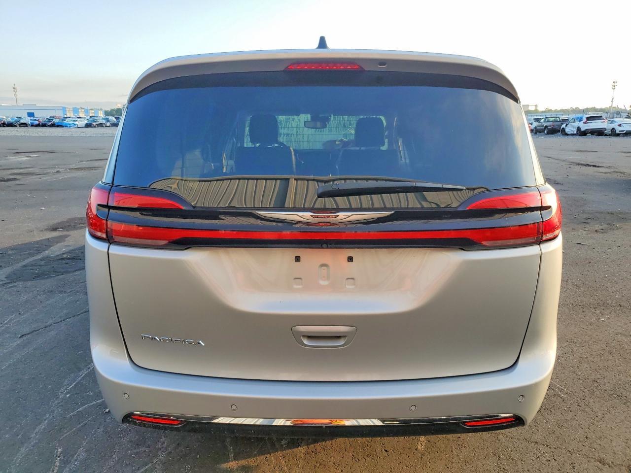 2024 Chrysler Pacifica Touring L - Image 6