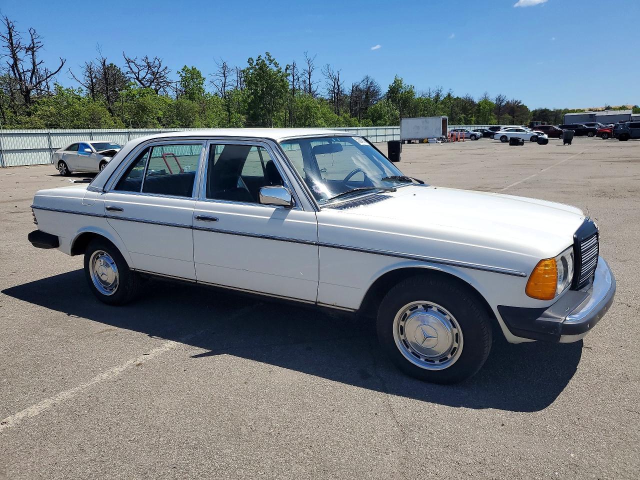 1983 Mercedes-Benz 240 D - Image 4