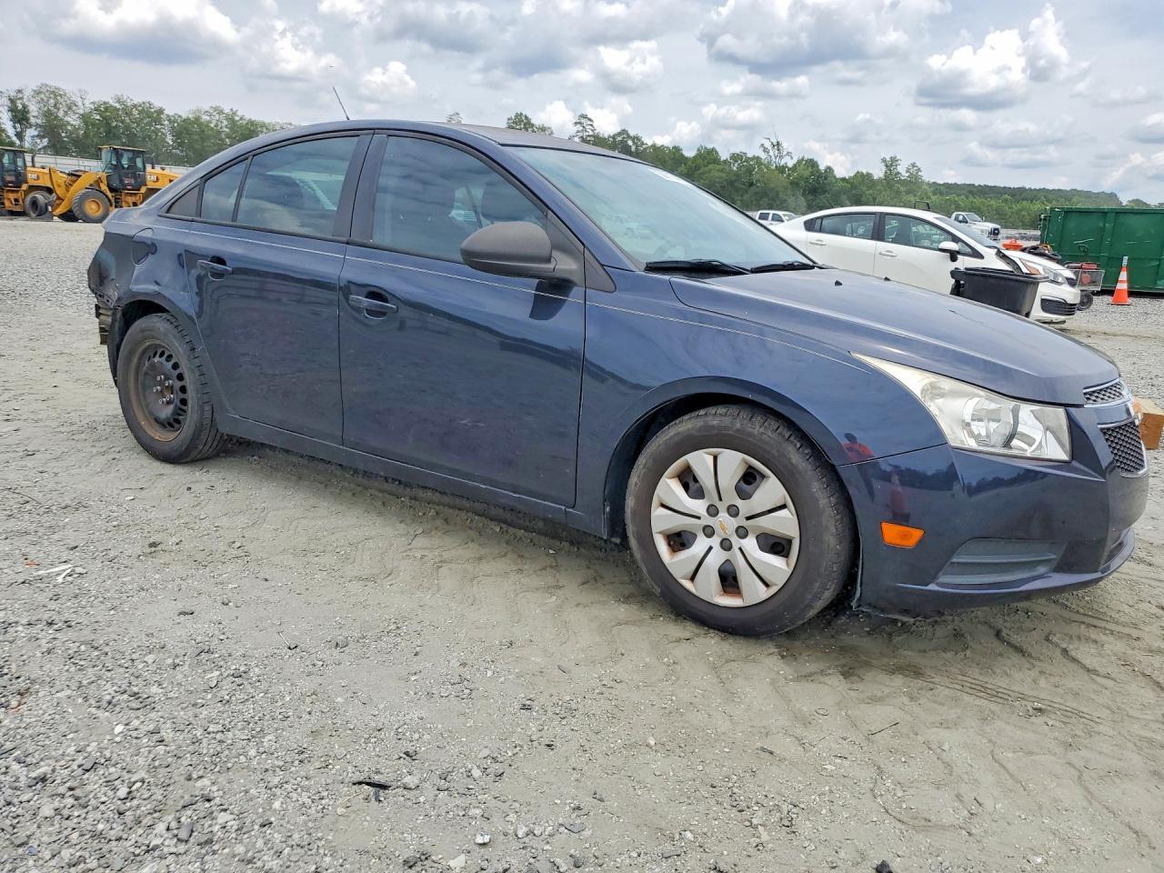 2014 Chevrolet Cruze Ls - Image 4