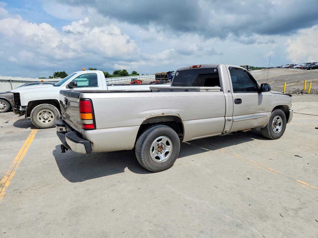 2004 GMC New Sierra C1500 - Фото 3