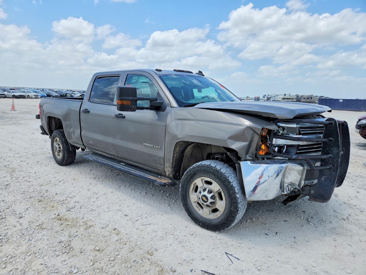 2017 Chevrolet Silverado C2500 Heavy Duty - Фото 4