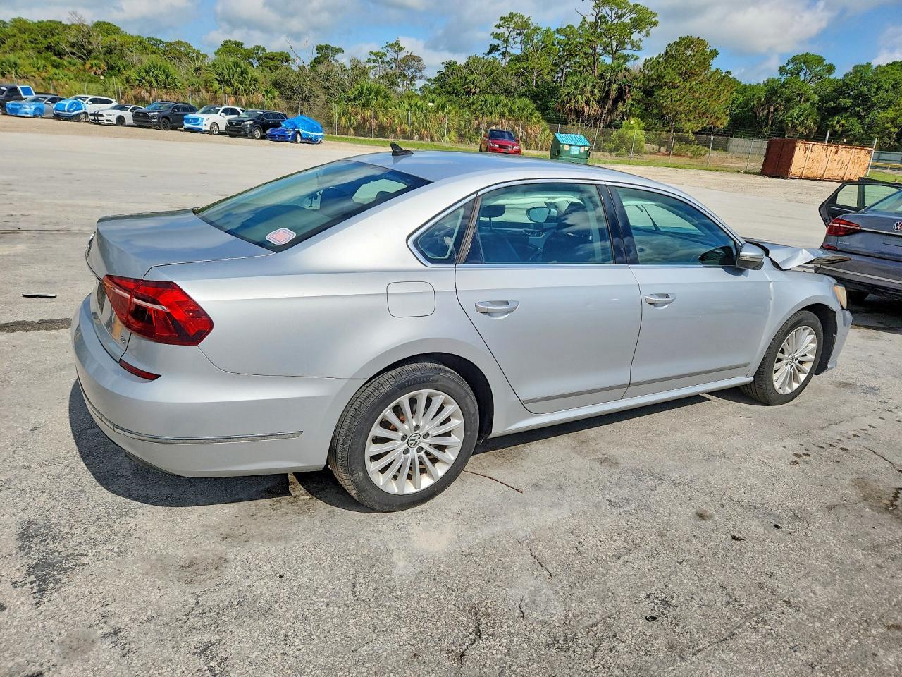 2017 Volkswagen Passat Se - Image 3