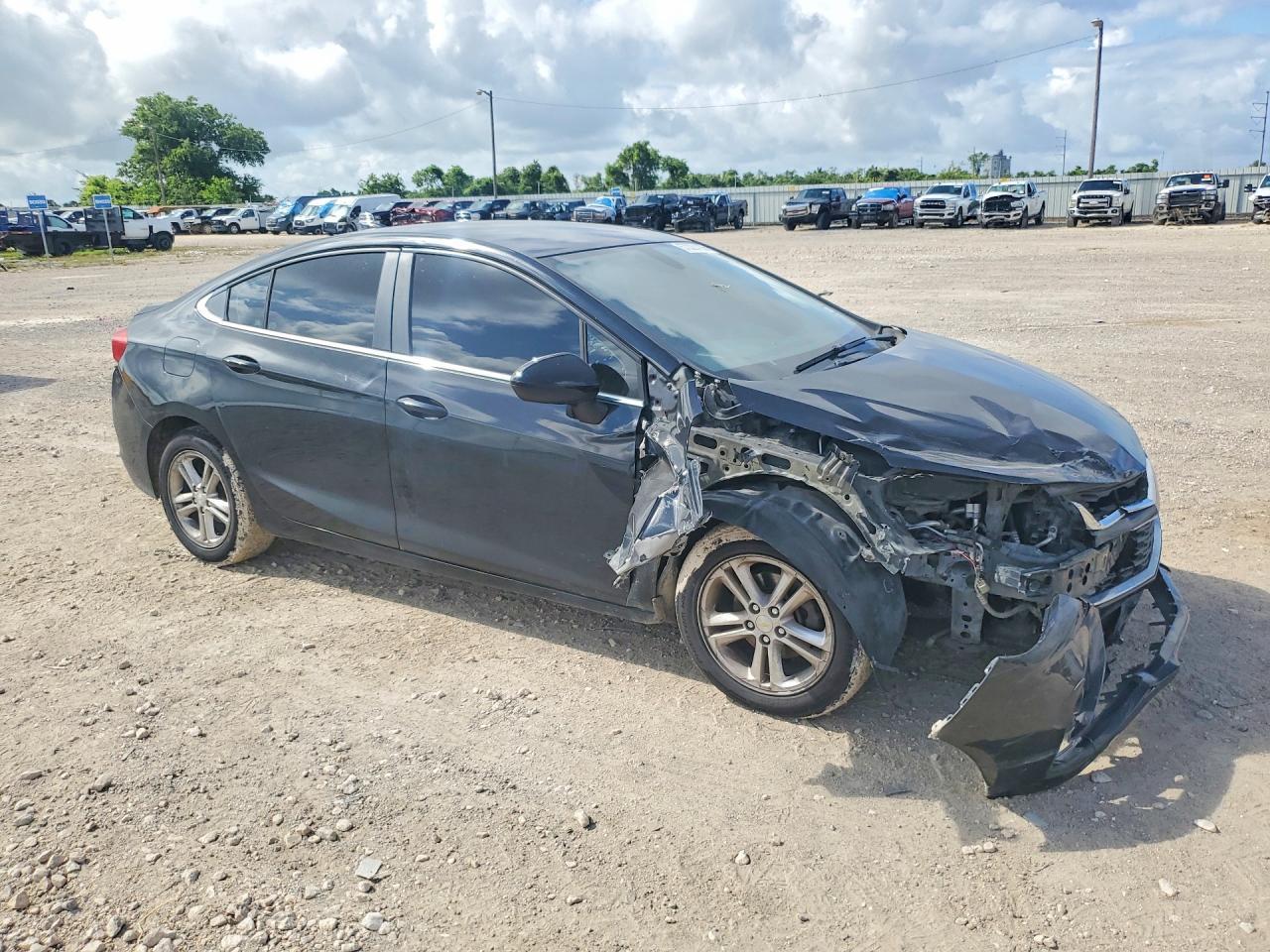 2017 Chevrolet Cruze - Image 4