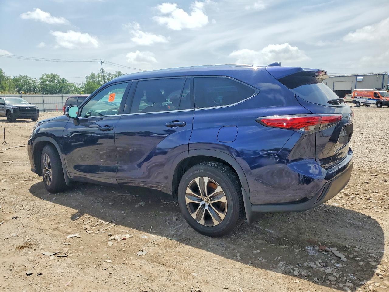 2021 Toyota Highlander Xle - Фото 2