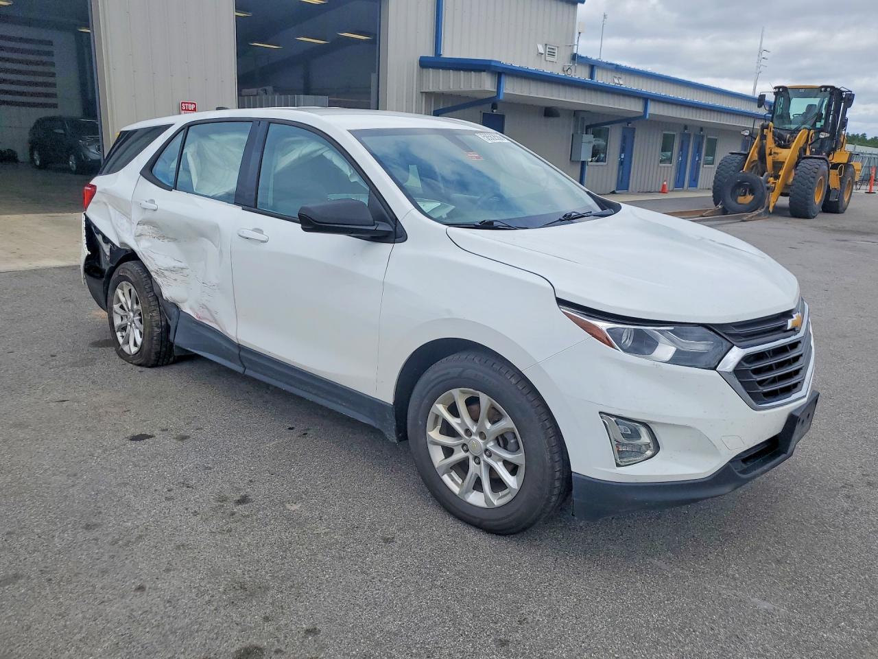 2018 Chevrolet Equinox Ls - Image 4