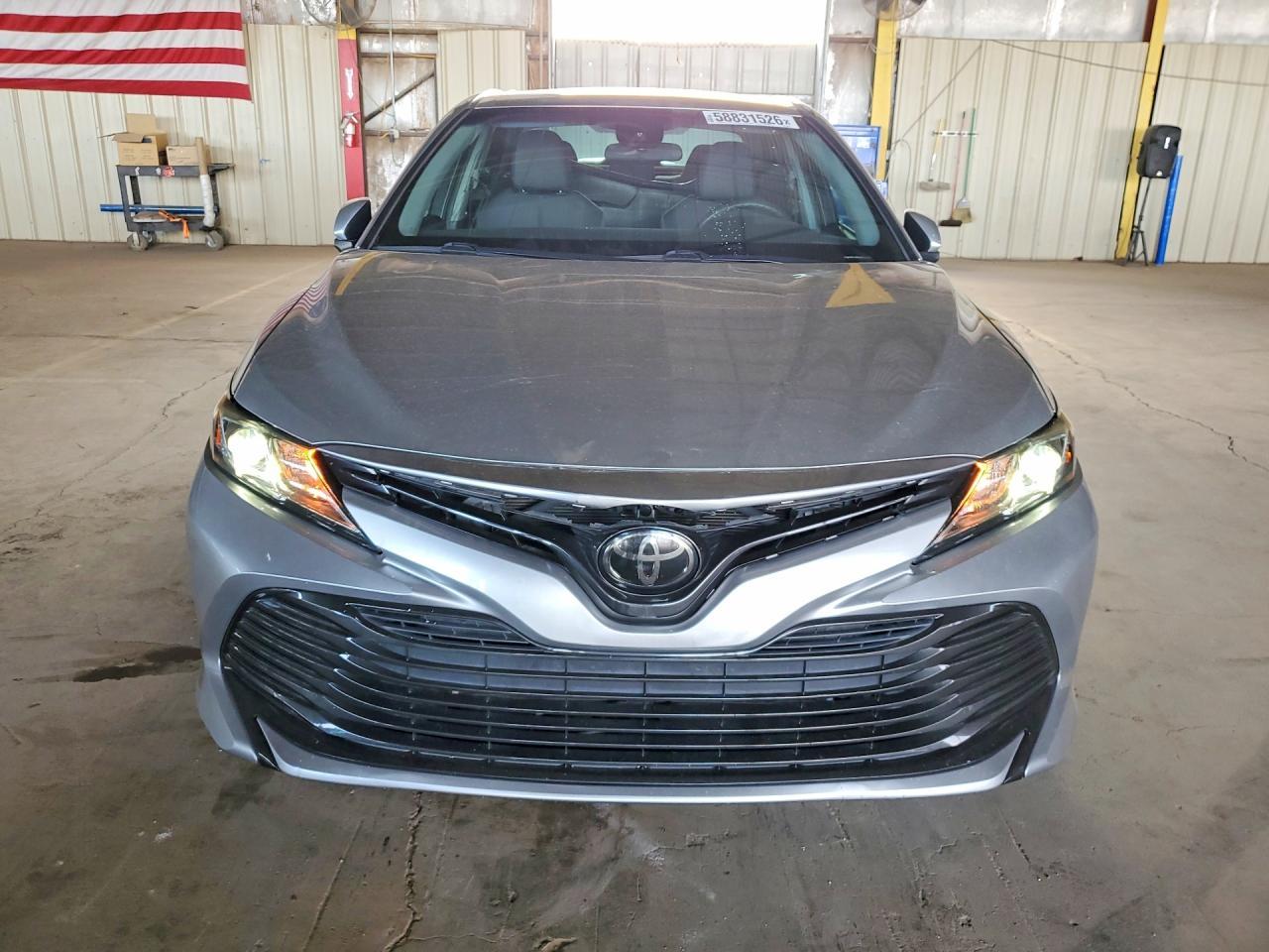 2018 Toyota Camry Le - Фото 5