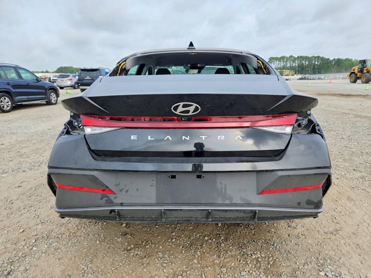 2026 Hyundai Elantra Se - Image 6