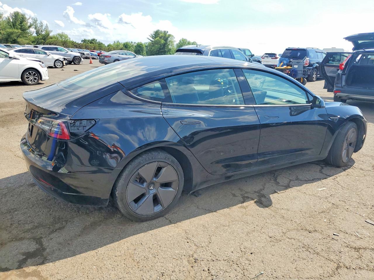 2023 Tesla Model 3 - Фото 3