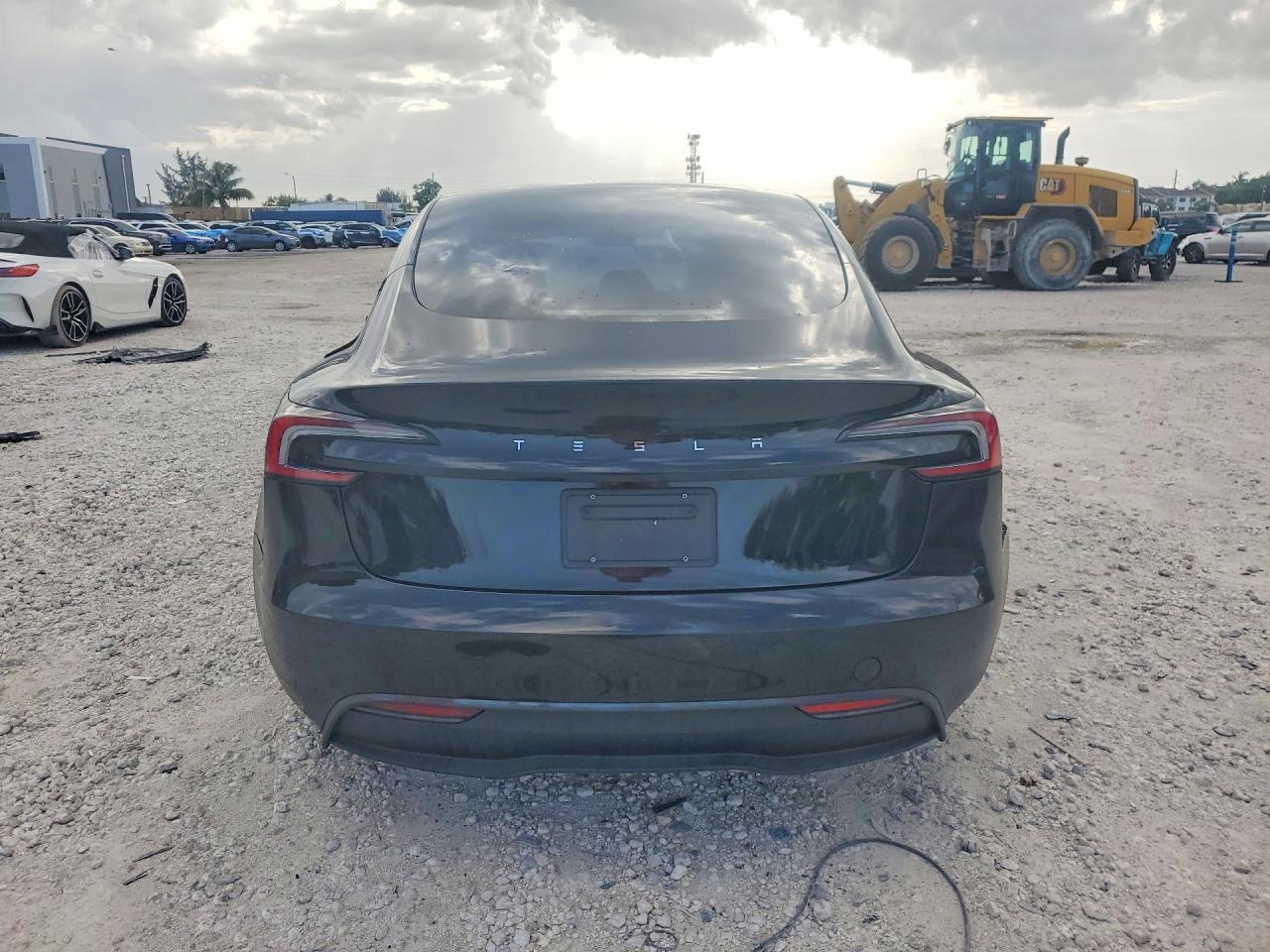 2025 Tesla Model 3 - Фото 6