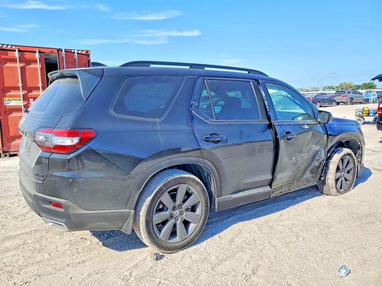 2025 Honda Pilot Sport - Image 3