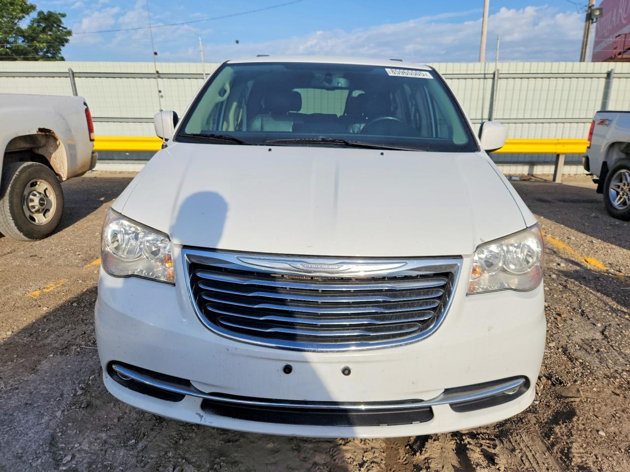 2016 Chrysler Town & Country Touring - Image 5