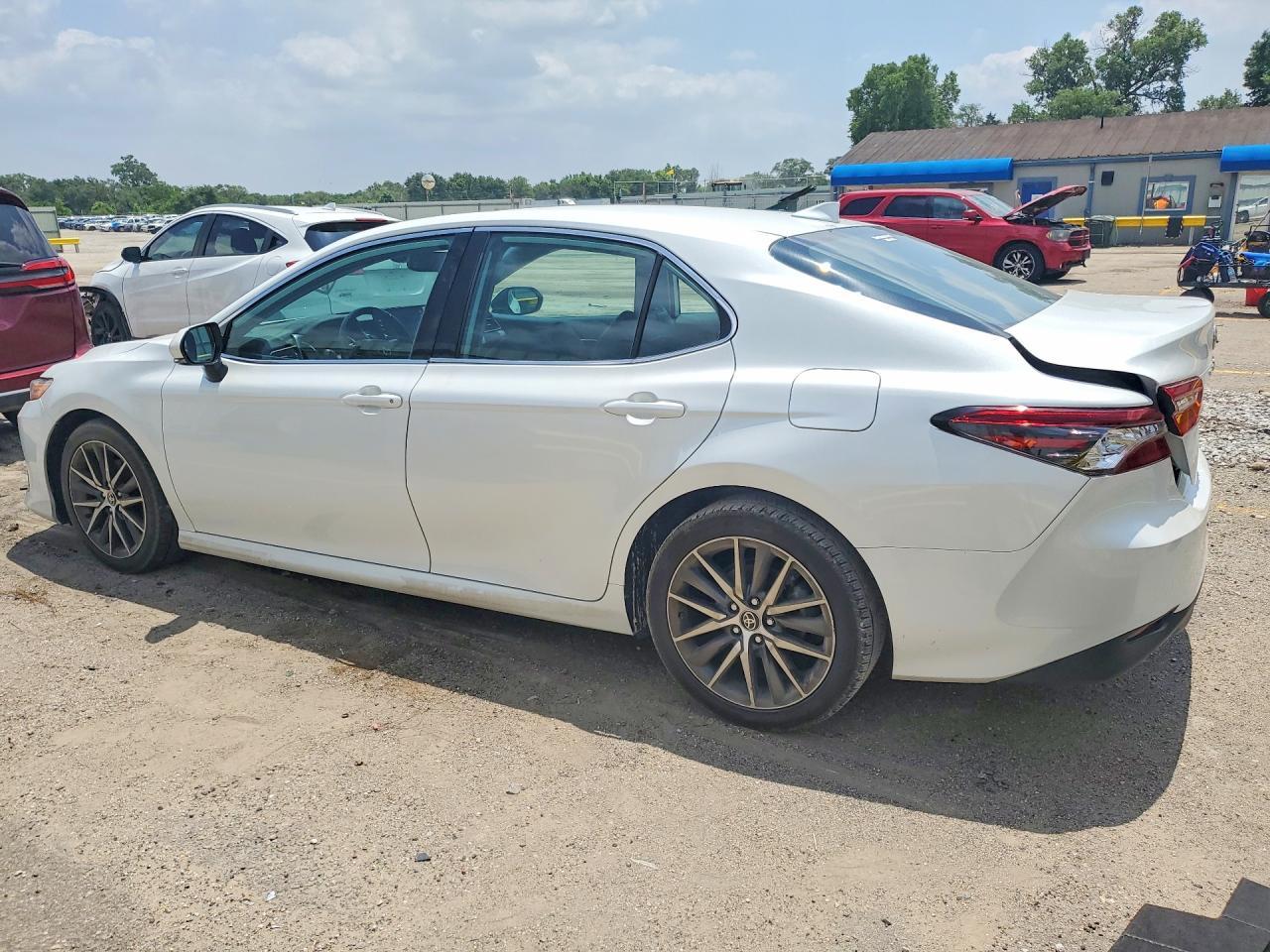 2021 Toyota Camry Xle - Фото 2