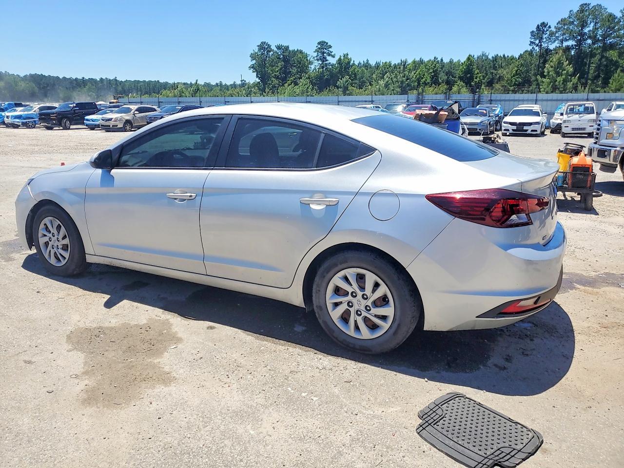 2020 Hyundai Elantra Se - Фото 2