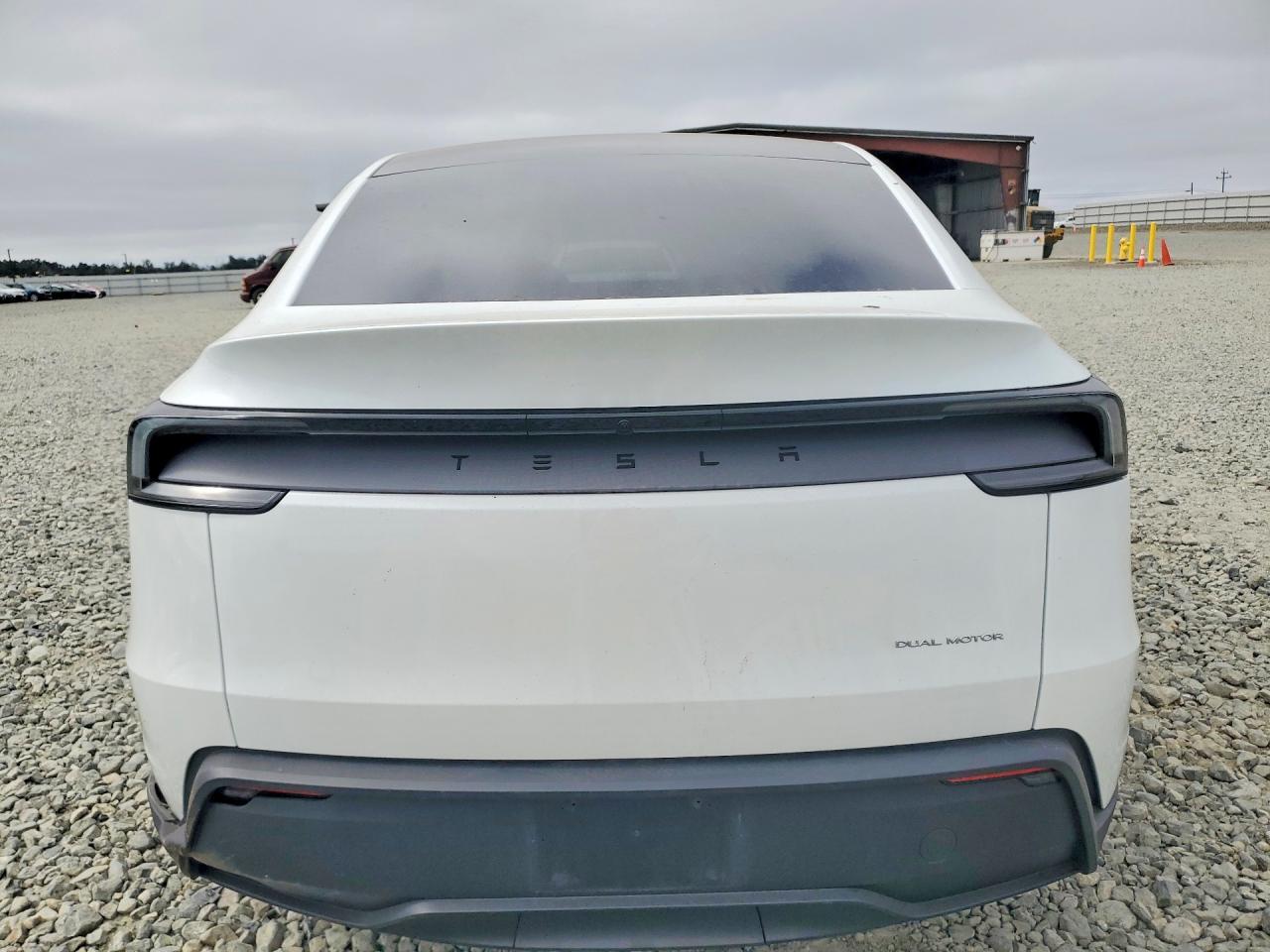 2026 Tesla Model Y - Фото 6