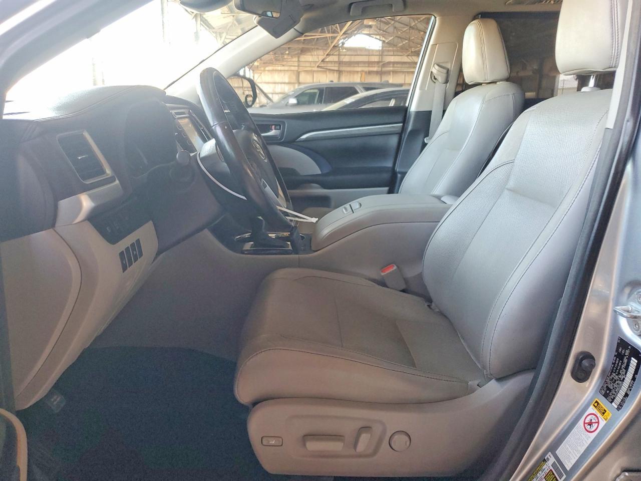 2017 Toyota Highlander Limited - Image 7