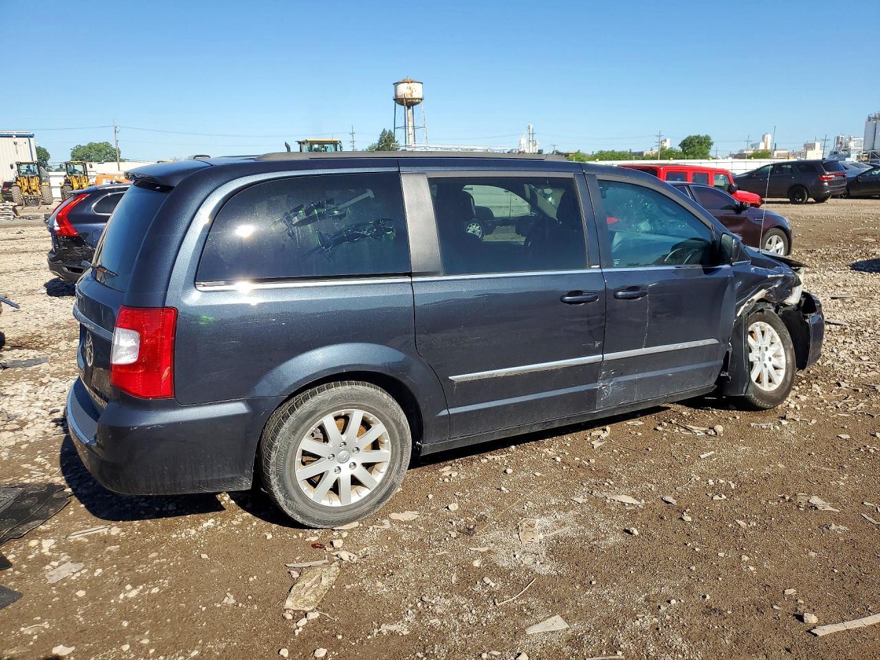 2014 Chrysler Town & Country Touring - Image 3