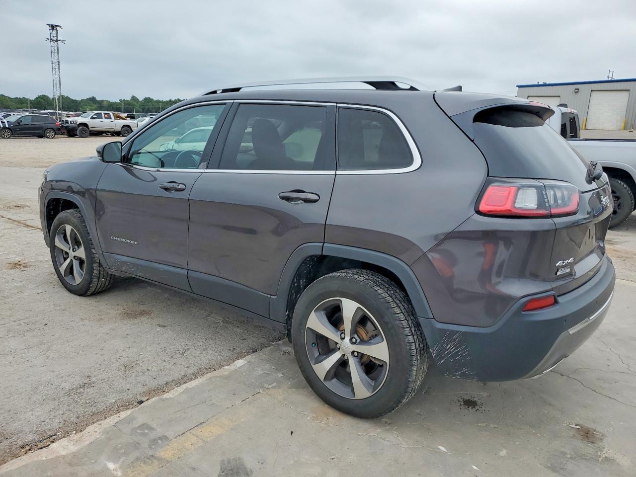 2020 Jeep Cheerokee - Image 2