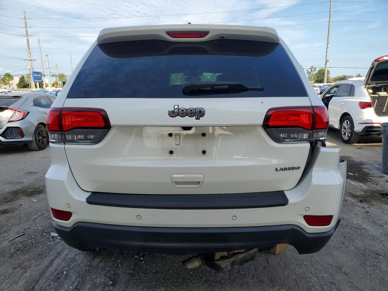 2020 Jeep Grand Cherokee Laredo - Image 6