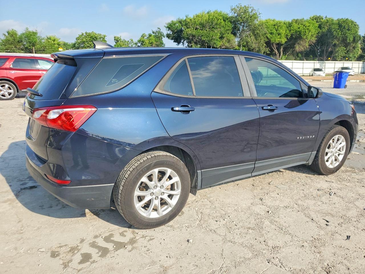 2020 Chevrolet Equinox Ls - Image 3