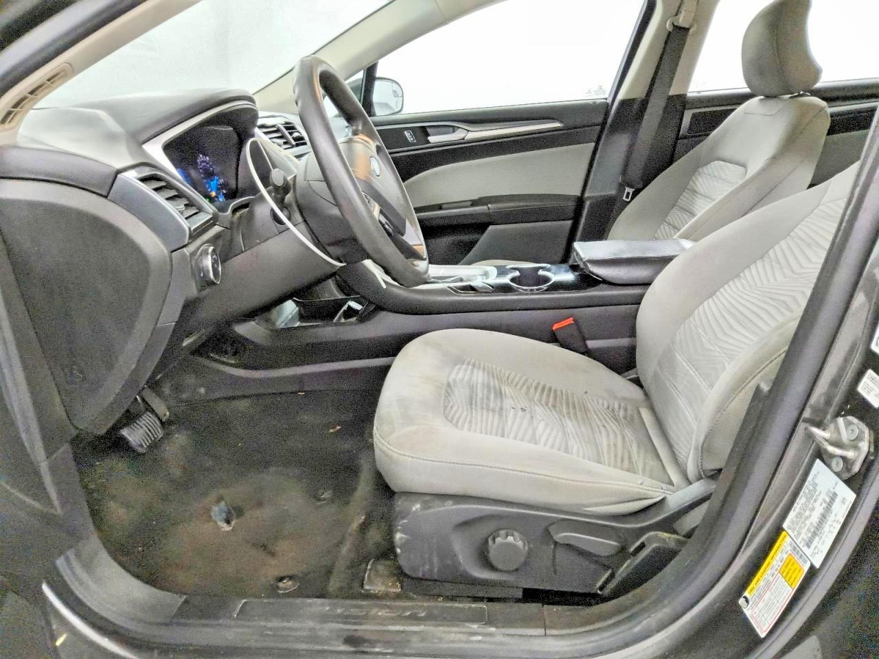 2016 Ford Fusion S - Фото 7