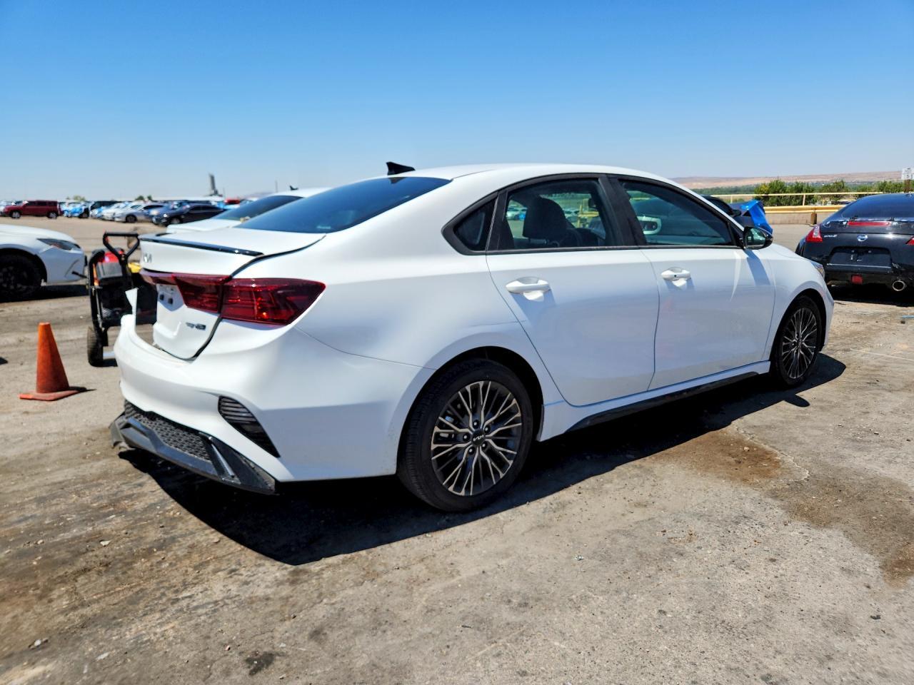 2024 Kia Forte Gt Line - Фото 3