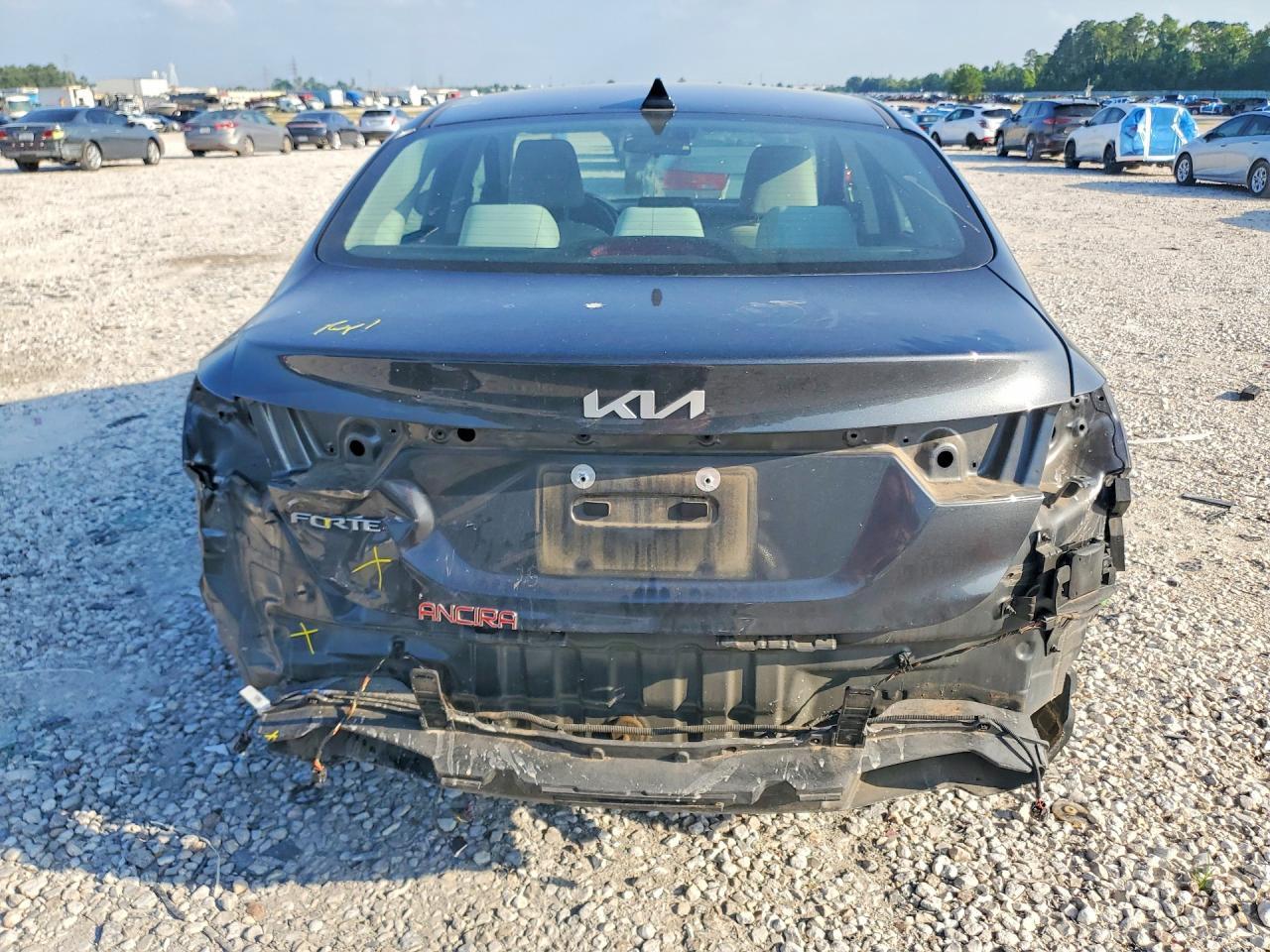 2023 Kia Forte Lxs - Image 6