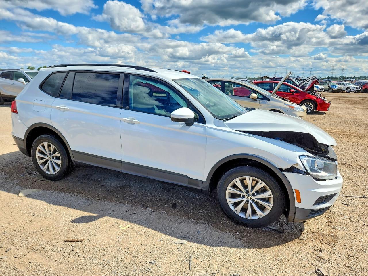 2019 Volkswagen Tiguan S - Фото 4