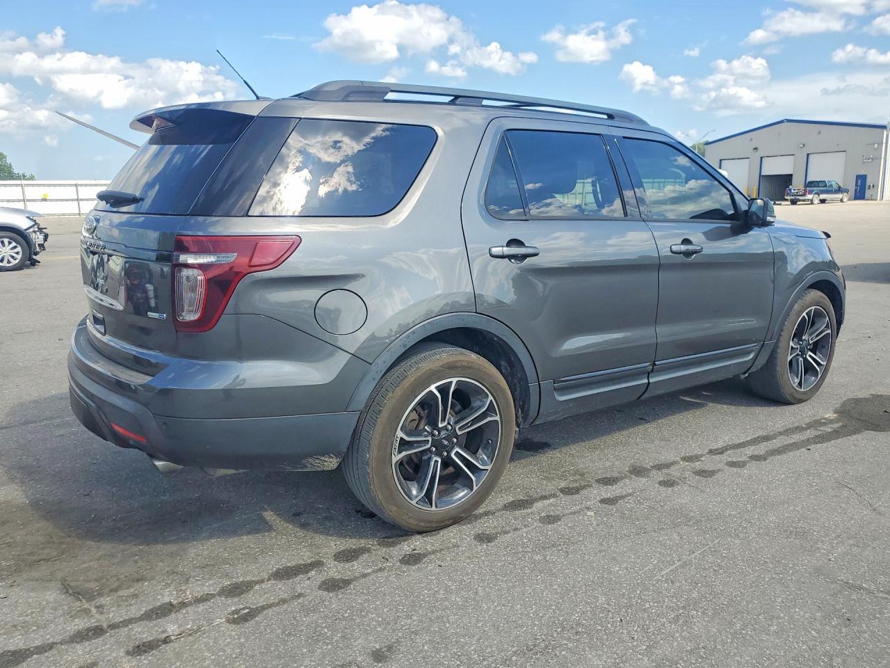 2015 Ford Explorer Sport - Image 3