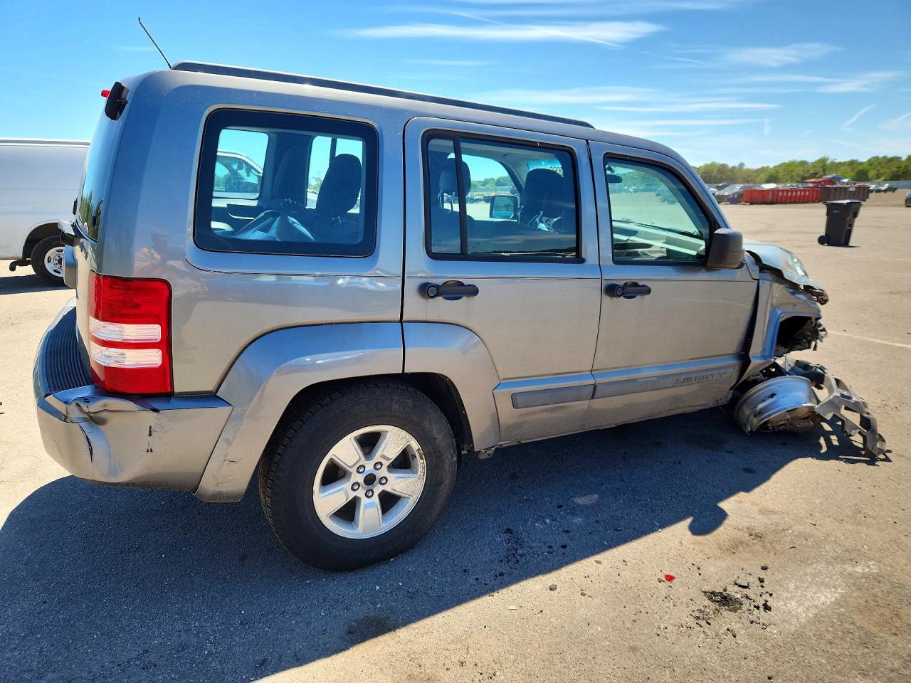 2012 Jeep Liberty Sport - Фото 3