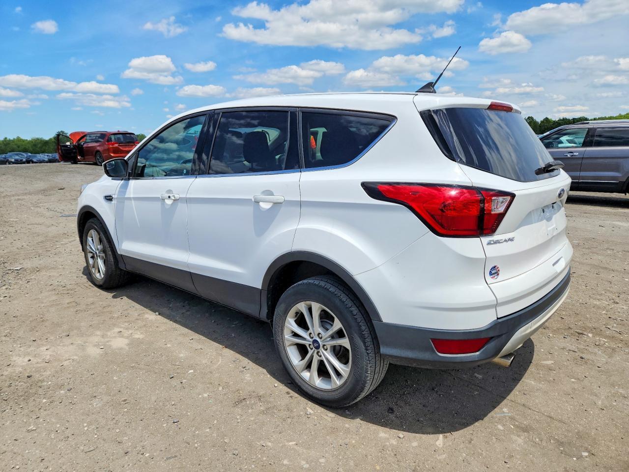 2019 Ford Escape Se - Фото 2