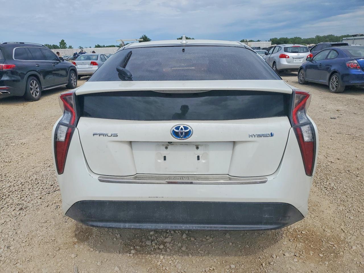 2016 Toyota Prius Three - Image 6