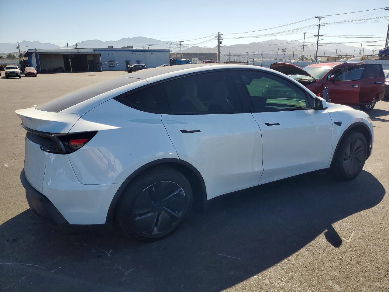 2026 Tesla Model Y - Фото 3