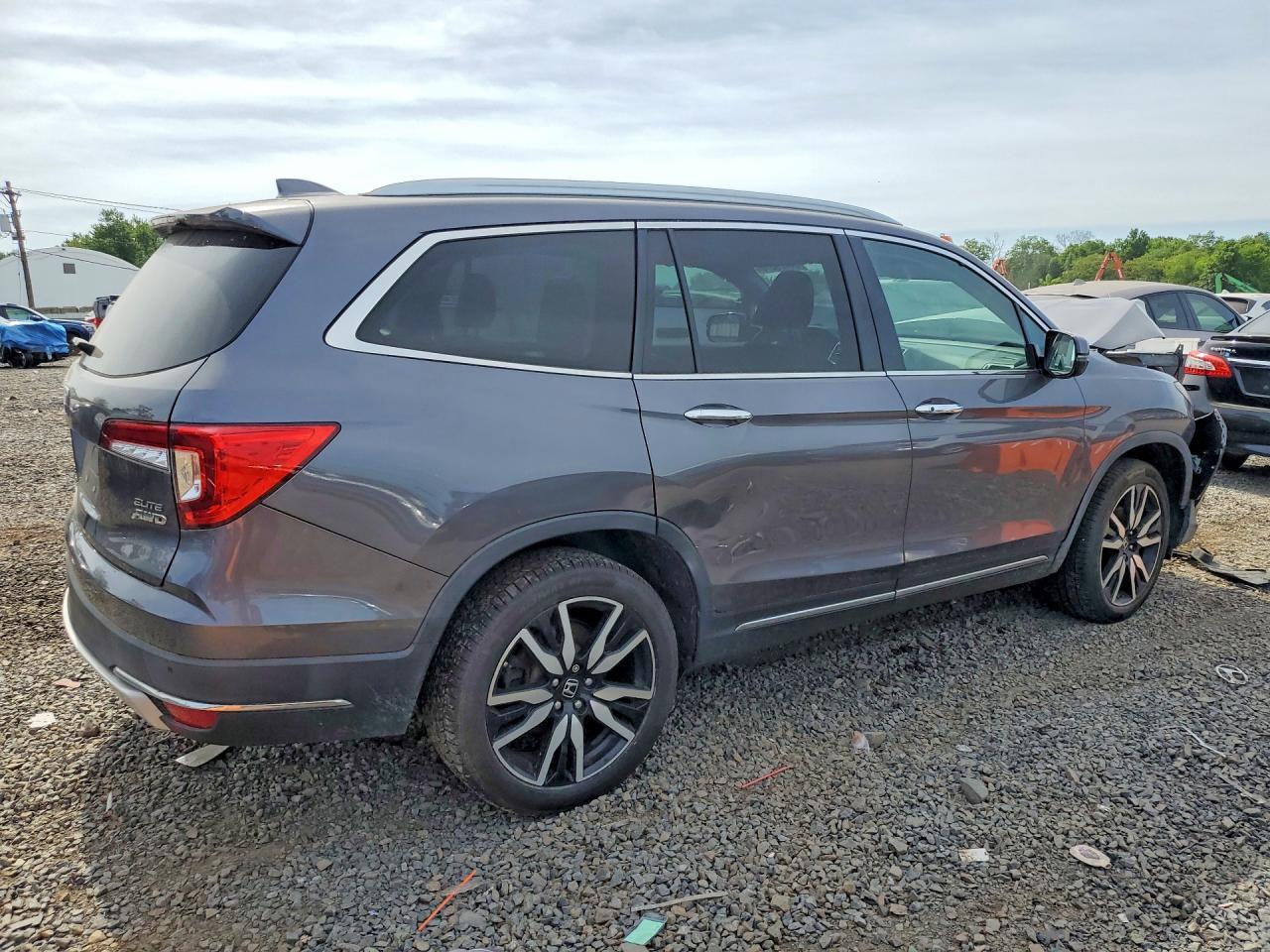 2019 Honda Pilot Elite - Image 3
