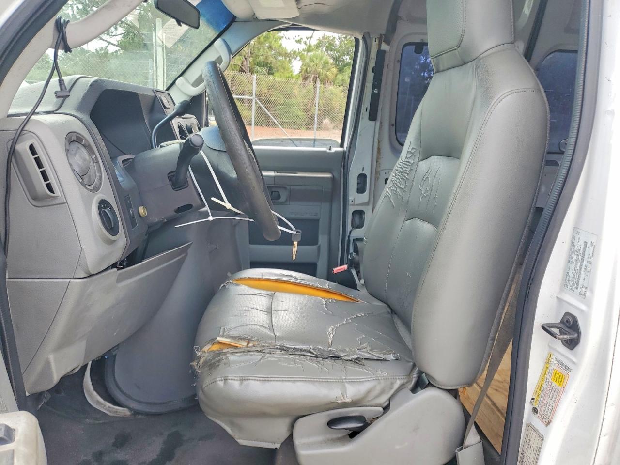 2009 Ford Econoline E250 Van - Фото 7
