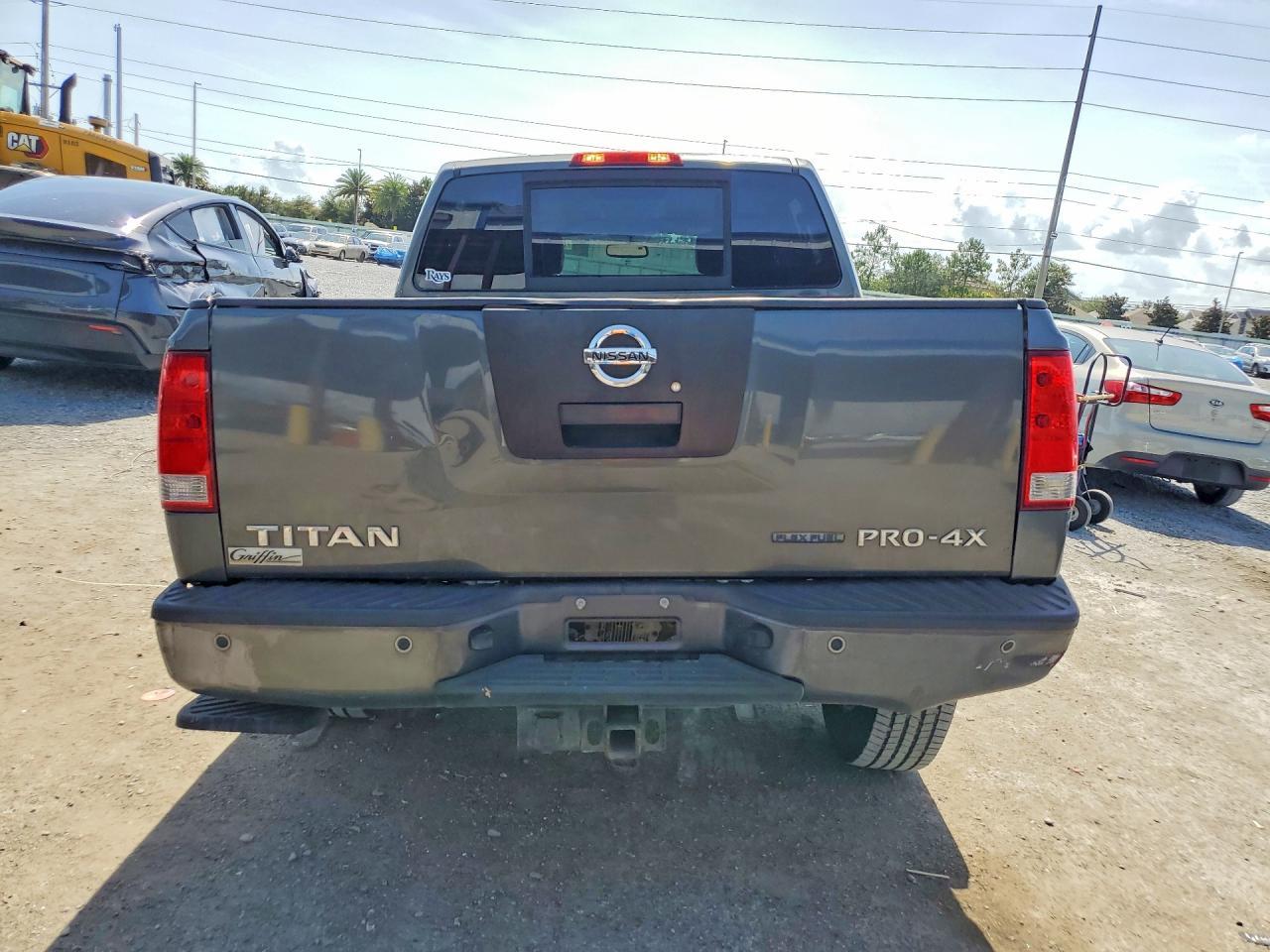 2012 Nissan Titan Sv - Image 6