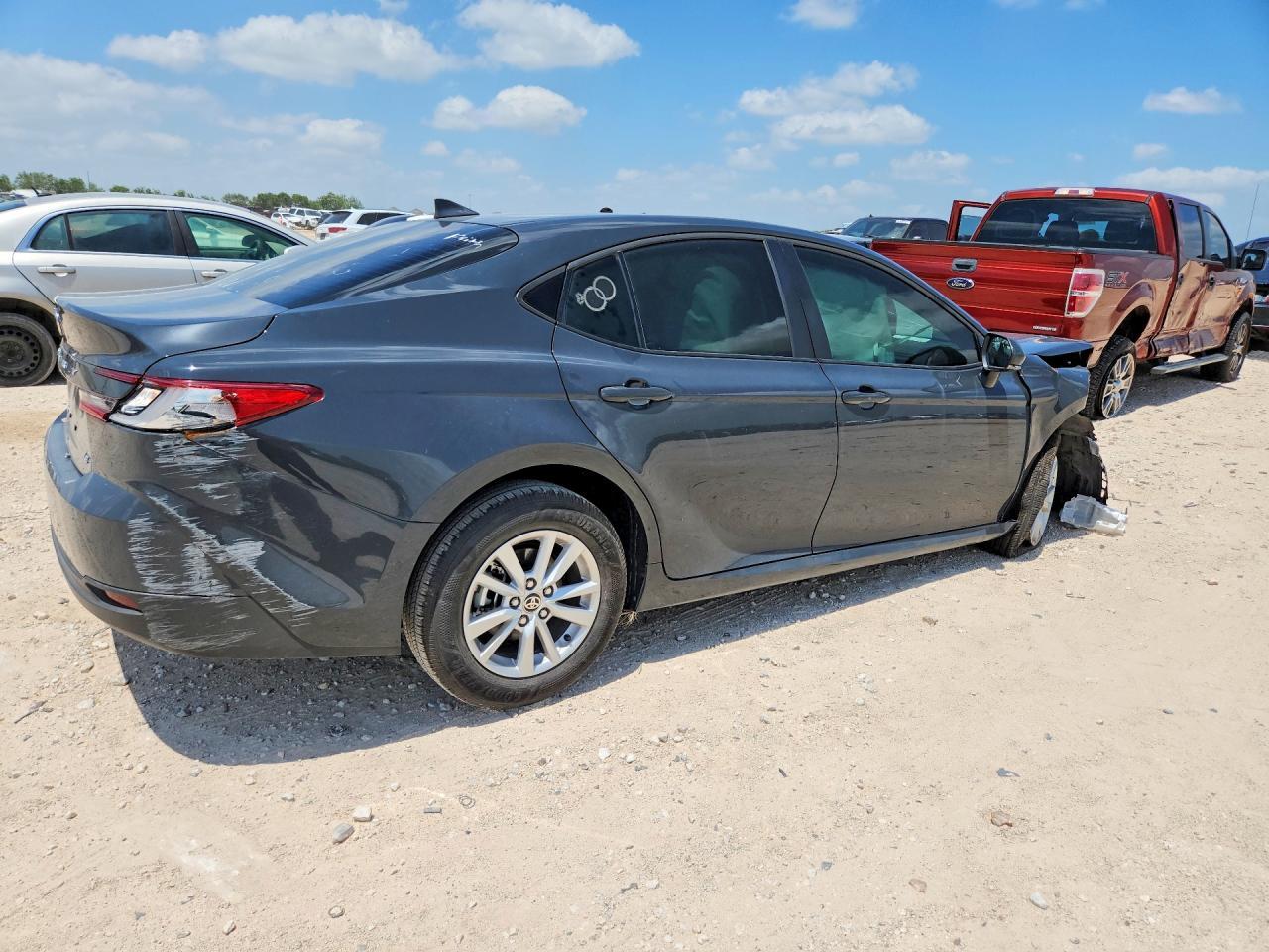 2026 Toyota Camry Le - Фото 3