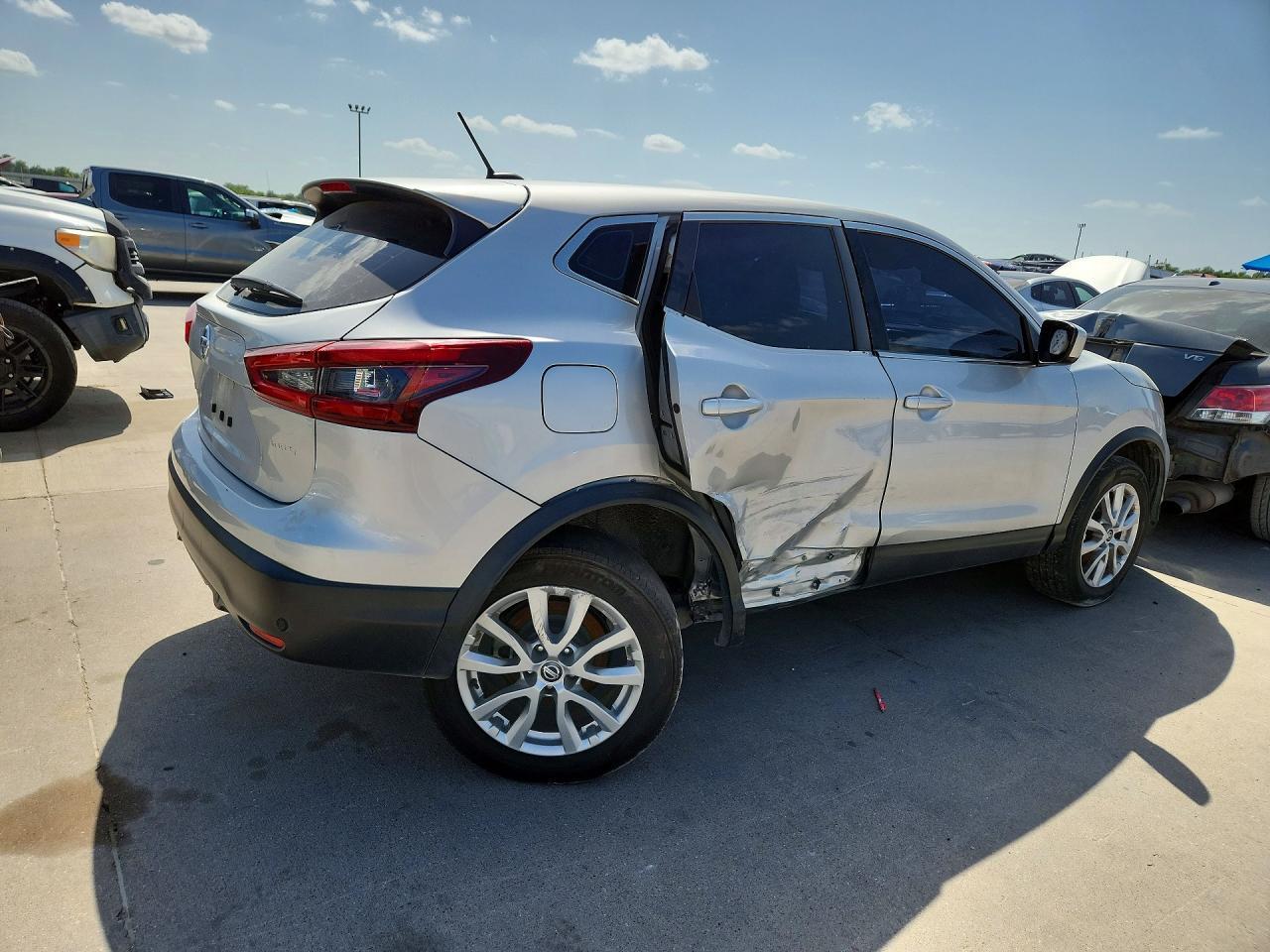 2021 Nissan Rogue Sport S - Фото 3