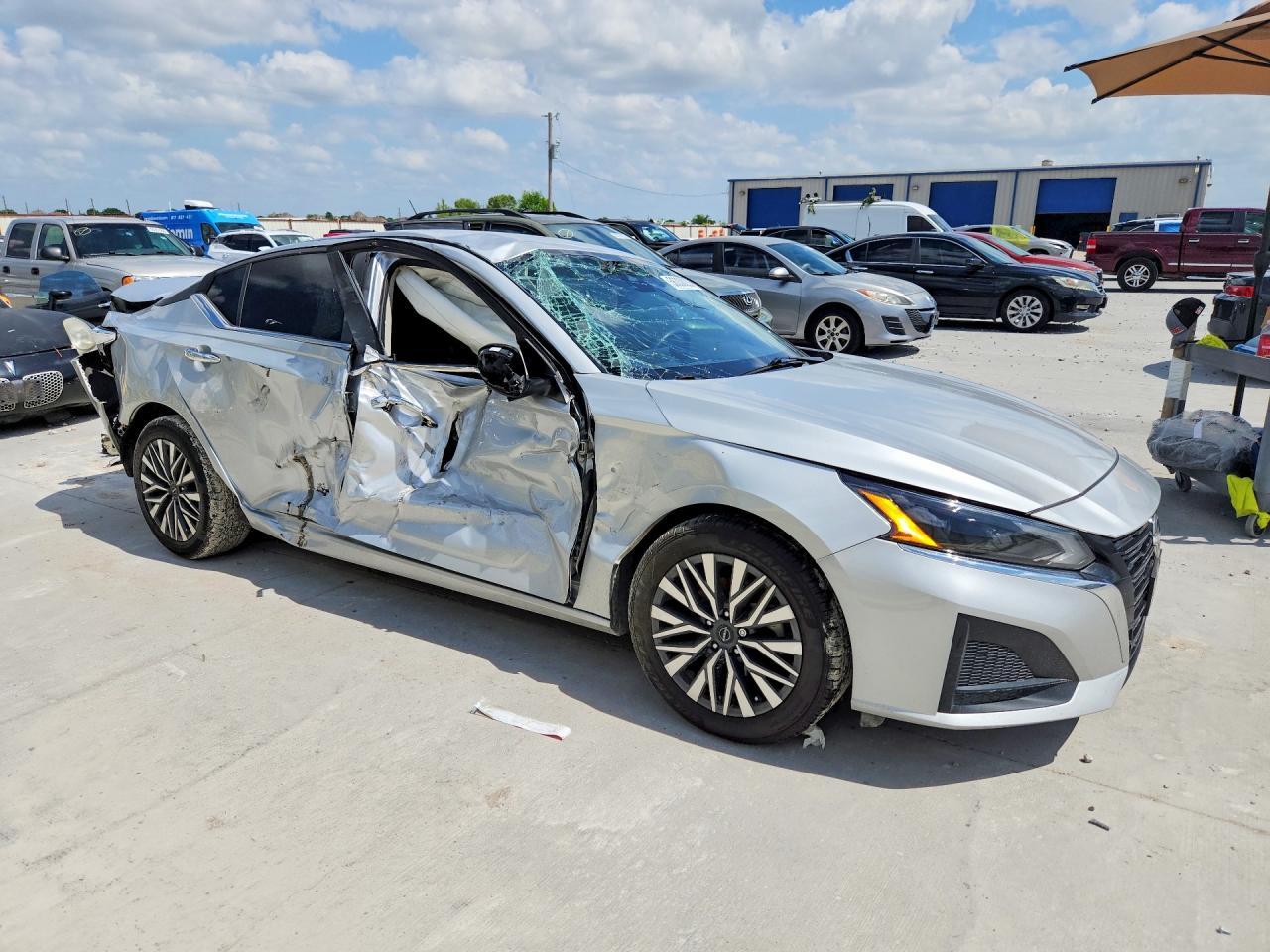 2024 Nissan Altima Sv - Image 4
