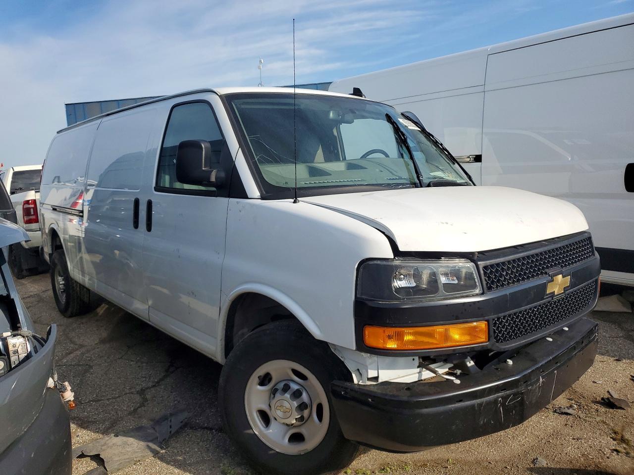 2023 Chevrolet Express G2500 - Фото 4
