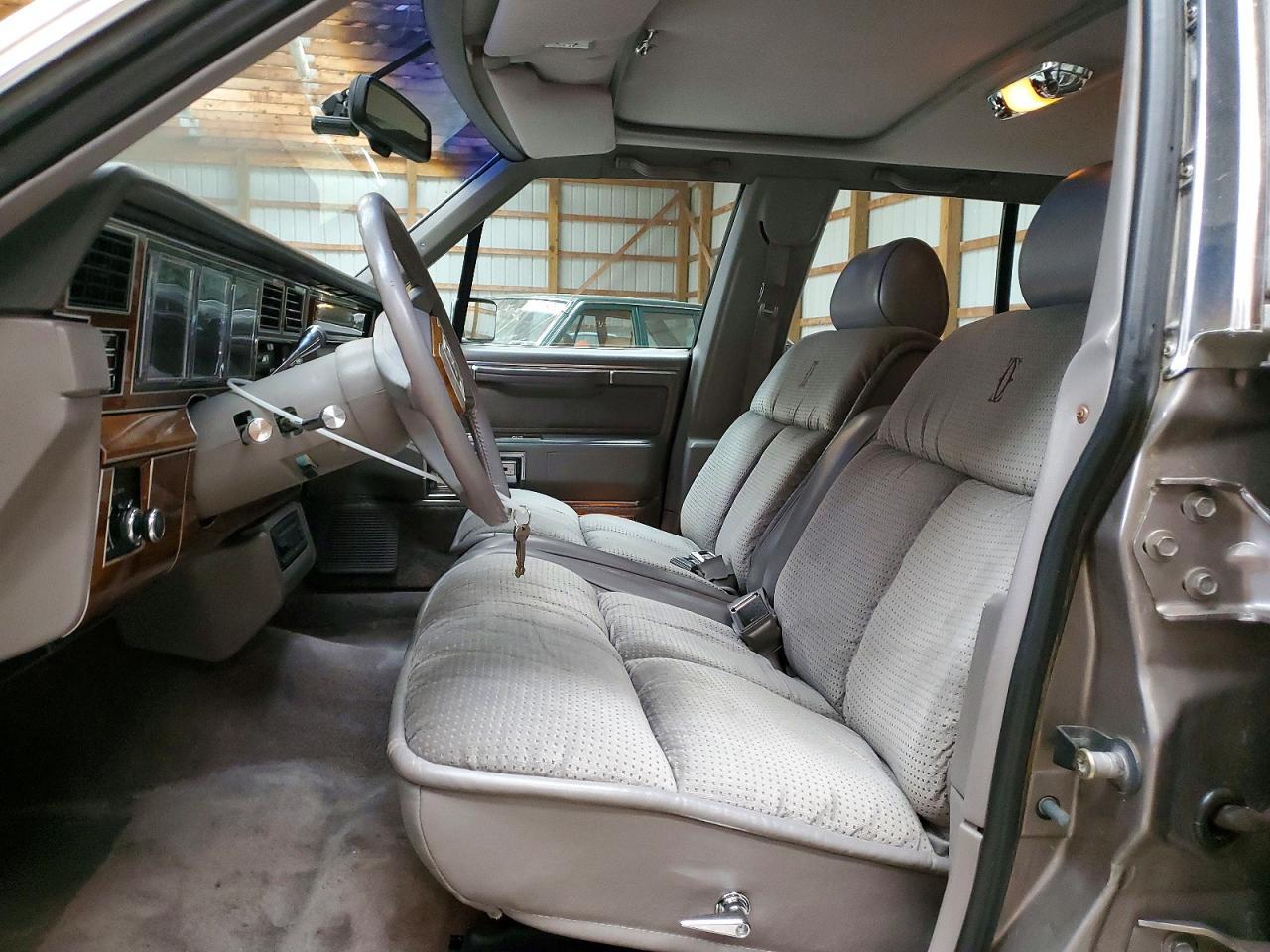 1989 Lincoln Town Car Executive L - Image 7