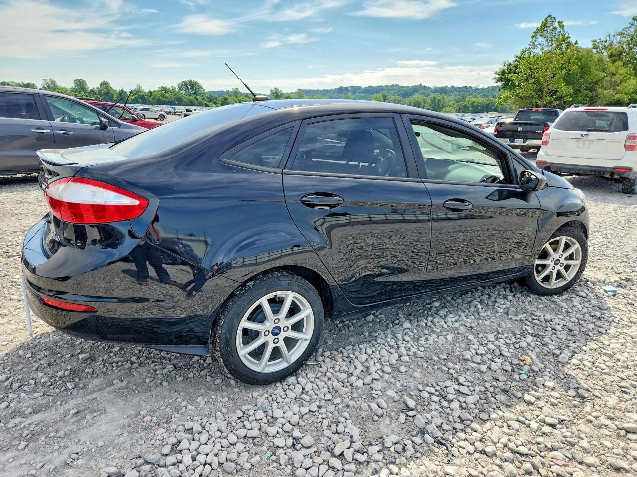 2019 Ford Fiesta Se - Image 3