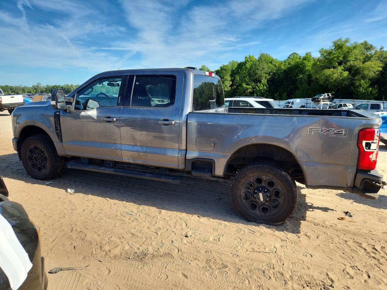 2024 Ford F250 Super Duty - Фото 2