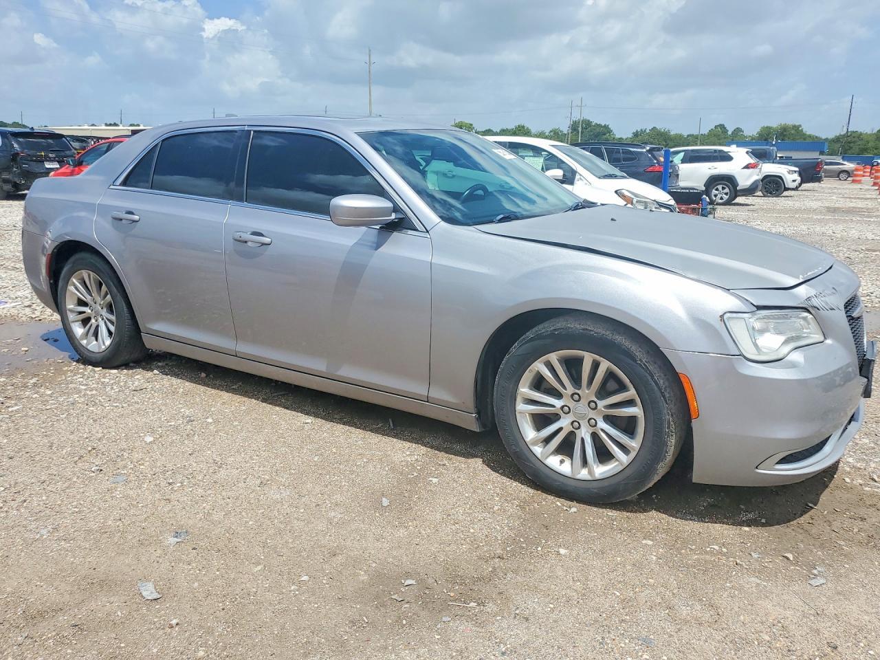 2017 Chrysler 300 Limited - Фото 4