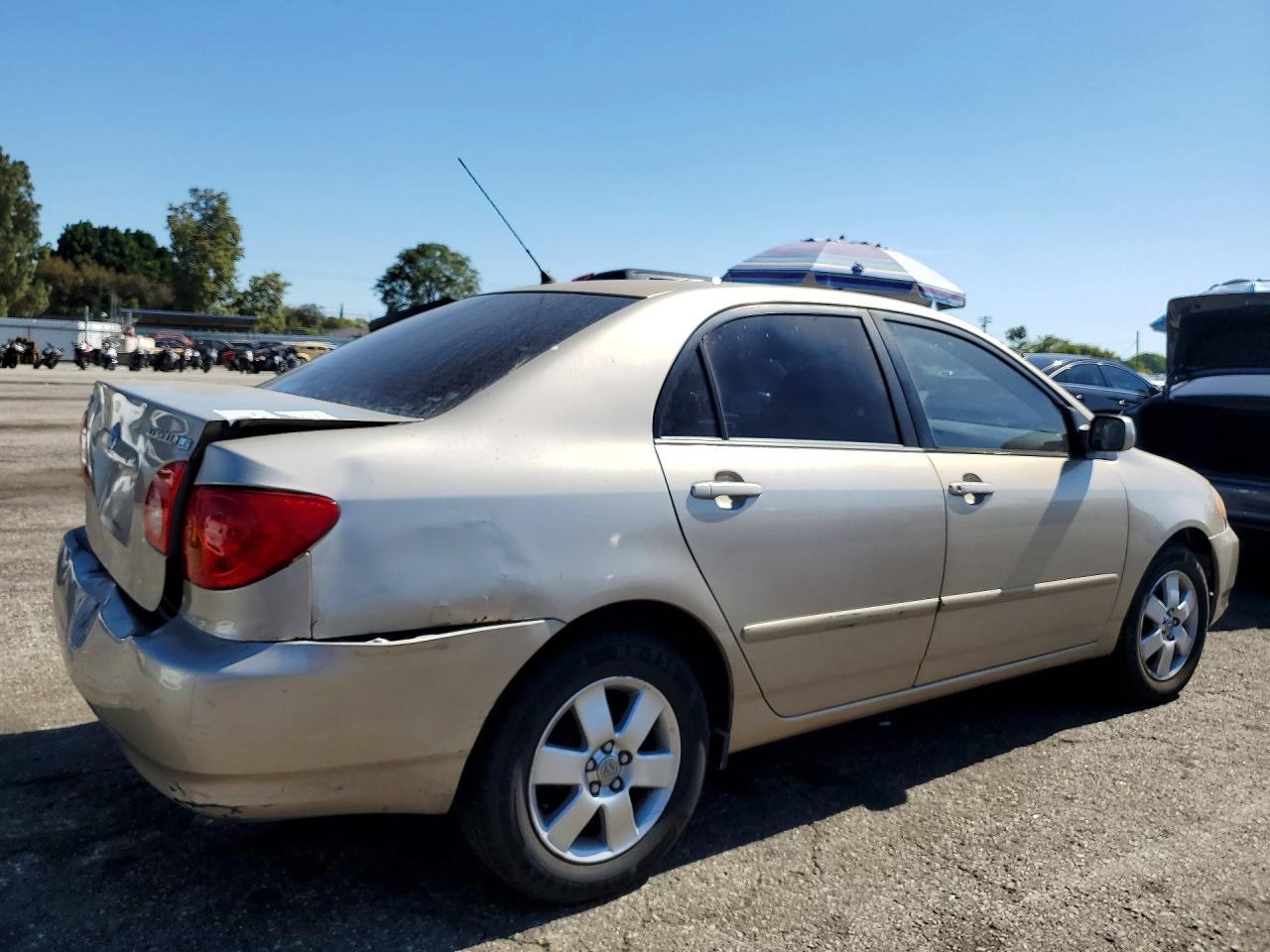 2004 Toyota Corolla Le - Image 3
