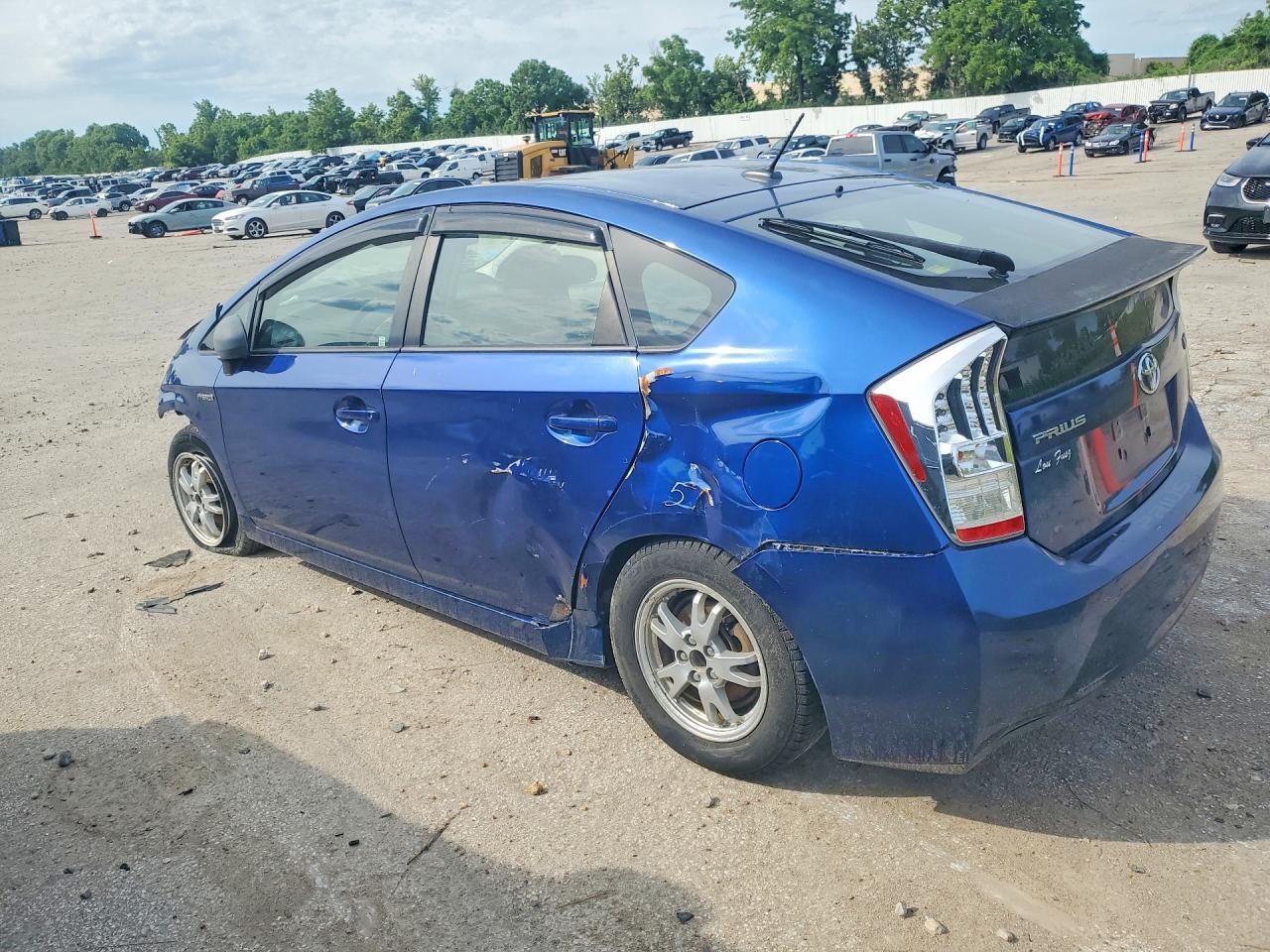 2010 Toyota Prius Iii - Image 2