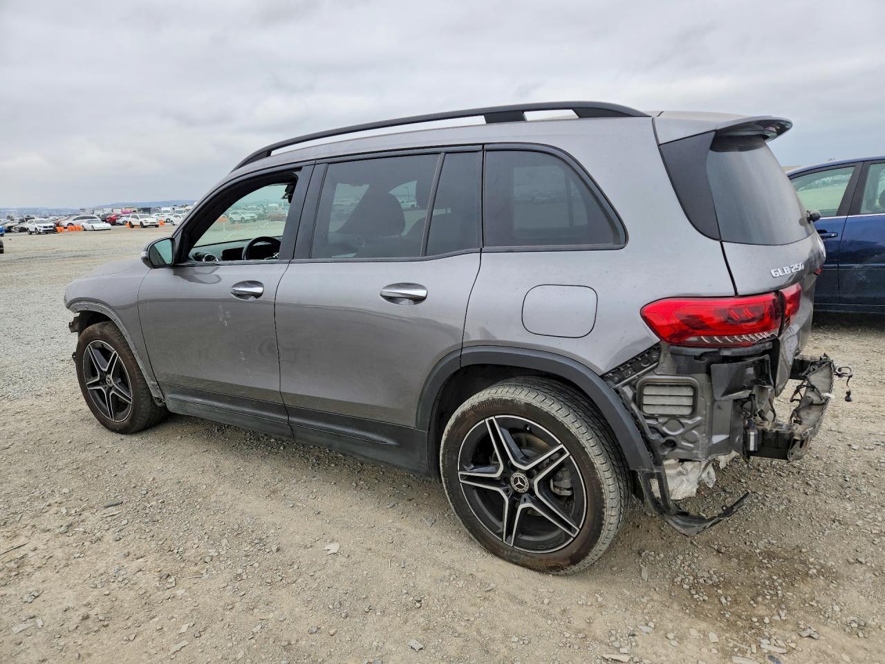 2023 Mercedes-Benz Glb 250 - Image 2