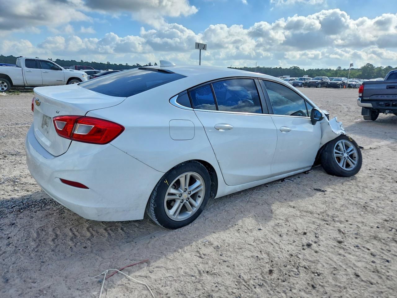 2018 Chevrolet Cruze Lt - Image 3