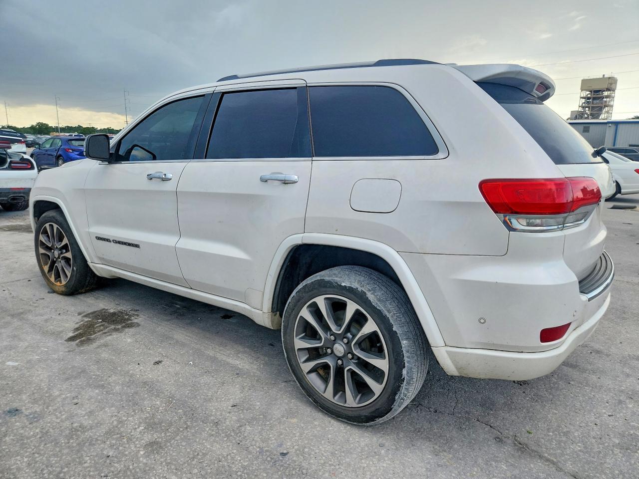 2017 Jeep Grand Cherokee Overland - Image 2